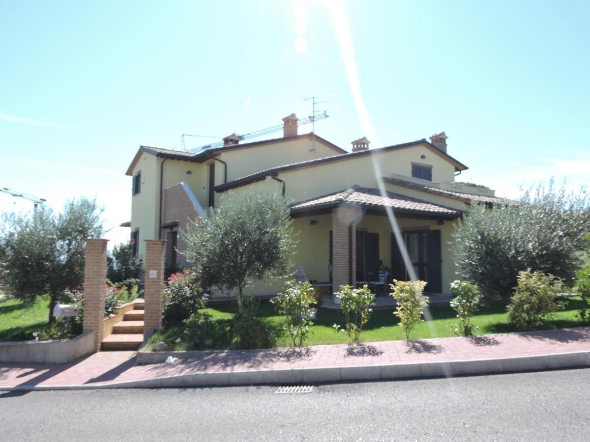 La Casa Di Marco E Lorella Fratta Todina Exterior foto