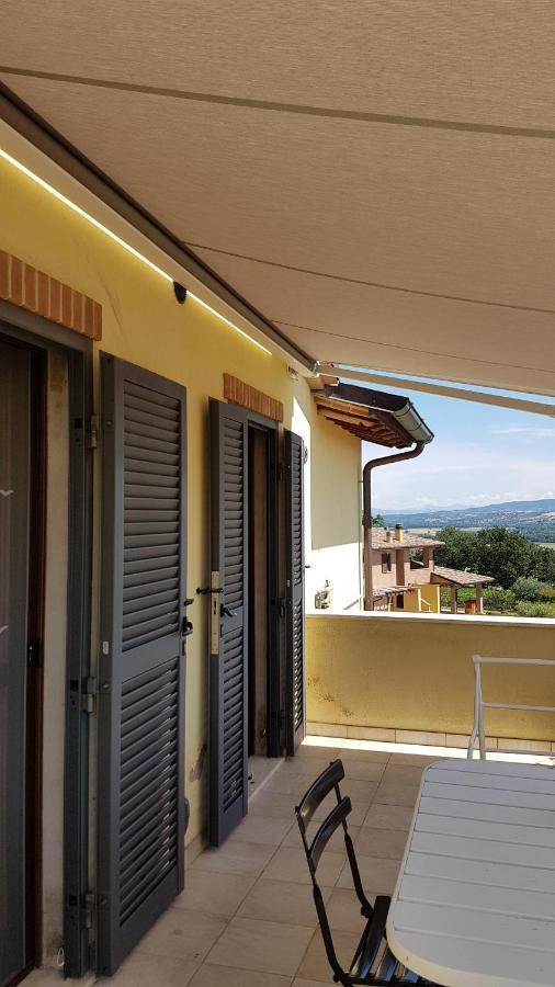 La Casa Di Marco E Lorella Fratta Todina Exterior foto